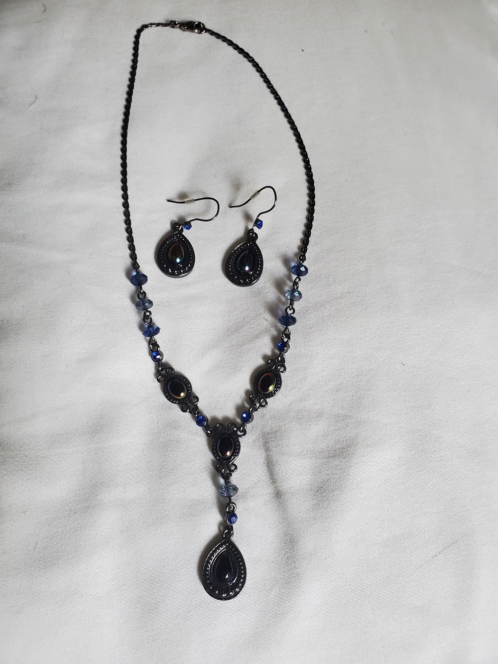 Avon Vintage Black and Blue Teardrop Necklace and Earring Set
